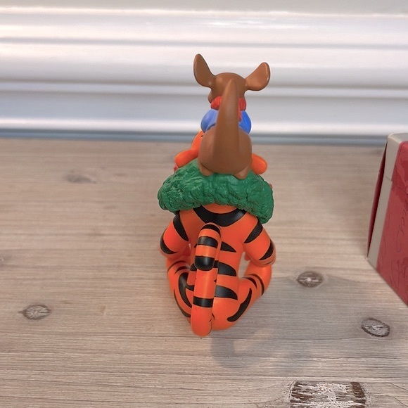 1998 HALLMARK Keepsake Disney Winnie the Pooh Collection Christmas Ornament - Picture 4 of 8